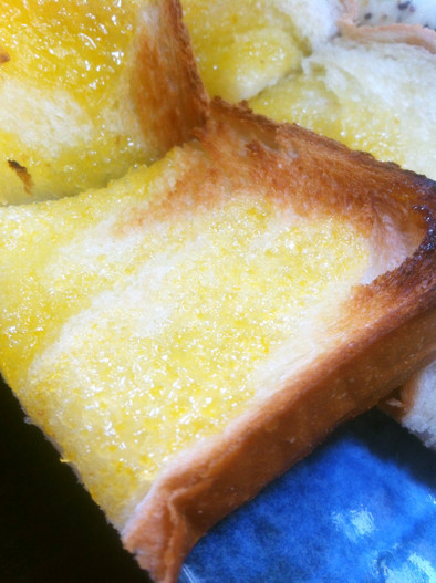 簡単☆バター香る☆ハチミツレモントーストの写真