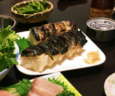 しめ鯖で骨抜き不要の焼き鯖寿司の写真