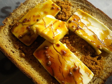 トーストバリエ＠クリームチーズ＆黒砂糖の写真
