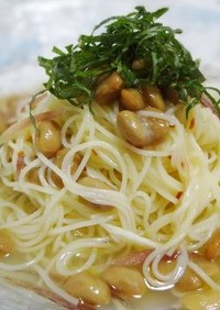納豆と茗荷のカッペリーニ(冷でも温でも）