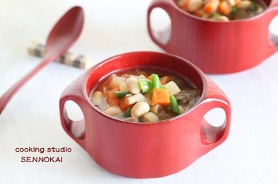 簡単☆大豆と野菜の具だくさん中華スープ の写真