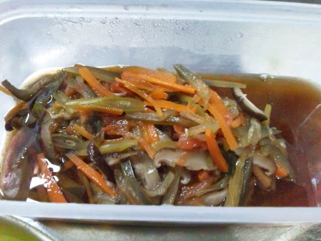 野菜を食べる素麺つゆの画像