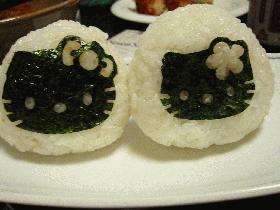 会津のお土産(味噌漬け)でキティちゃんおむすび