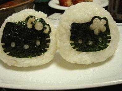 会津のお土産（味噌漬け）でキティちゃんおむすびの写真