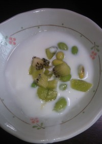 枝豆とキウイの緑ヨーグルト