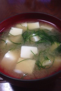 豆腐とおかひじきの味噌汁