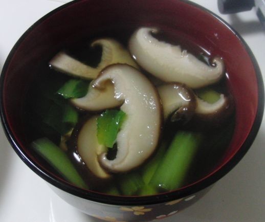 椎茸とチンゲン菜のすまし汁の画像