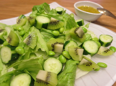 NZ産キウイのグリーンサラダの写真