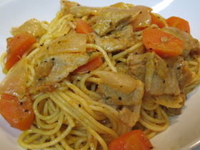 NZ産キウイと豚バラのトマトパスタ
