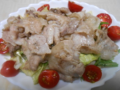 豚ばら肉とレタス・水菜丼の写真