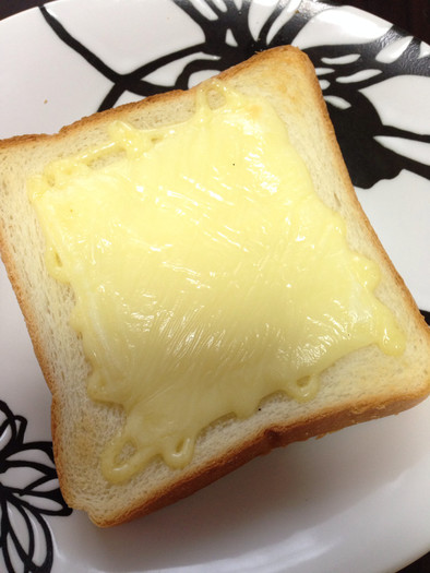 簡単♡食パンアレンジ♡チーズ＆マヨの写真