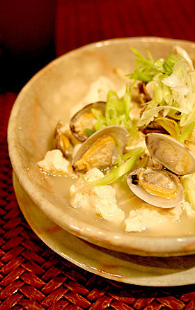 あさりとお豆腐の白みそ酒蒸し