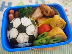 サッカーボールのキャラ弁(学童弁当)