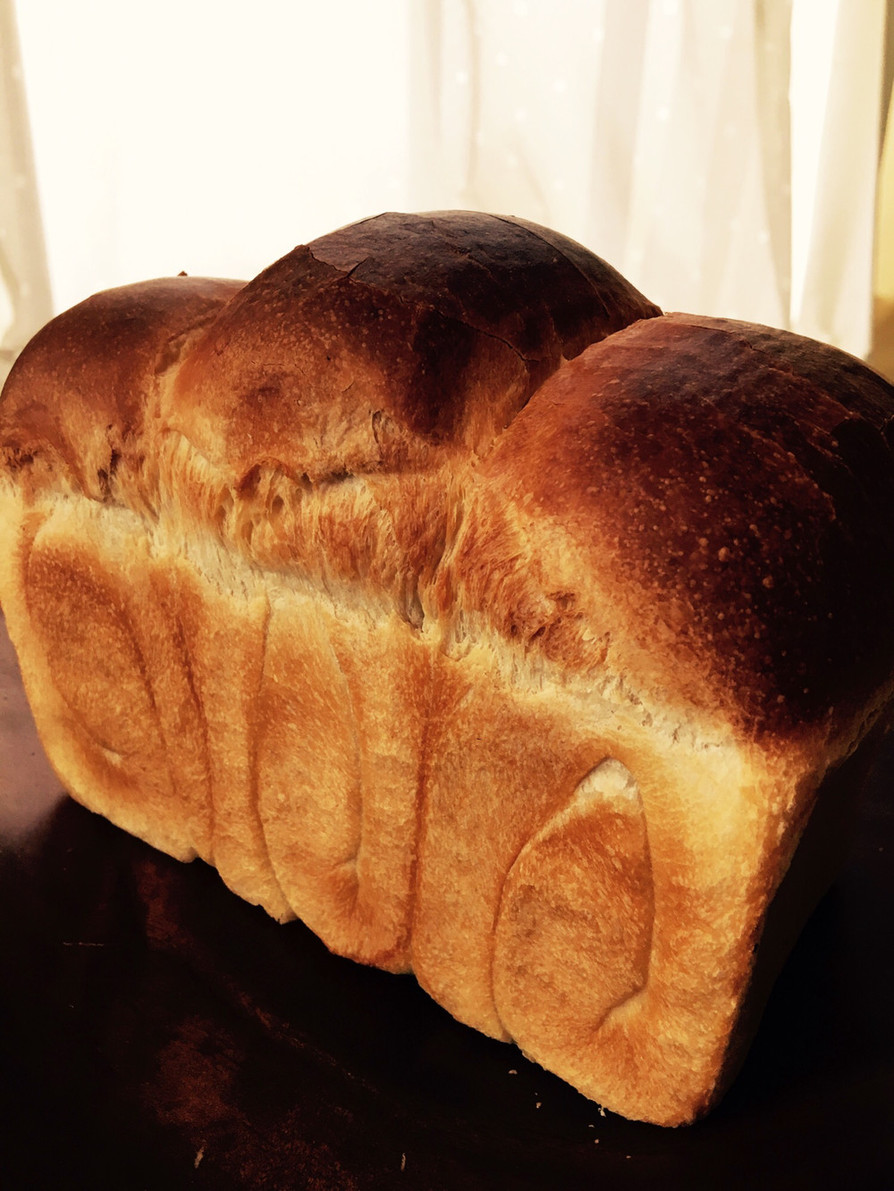 自家製酵母の山型食パンの画像
