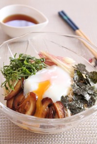 温泉卵と椎茸の甘煮入りぶっかけ素麺