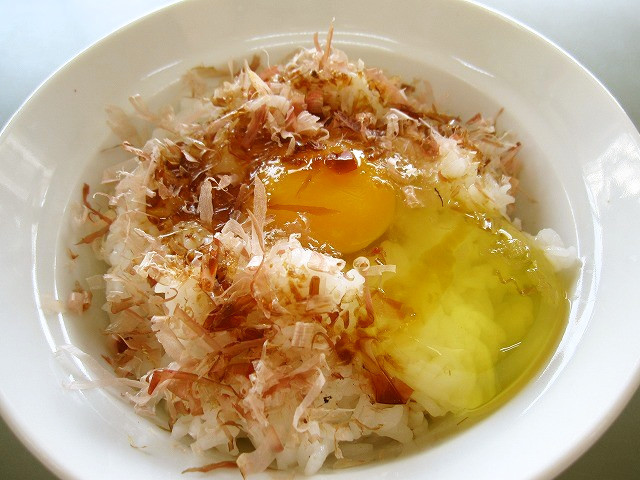 卵かけご飯＋鰹節＋オリーブオイルの画像