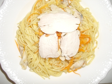 チキンとニンジンのスパゲティの写真