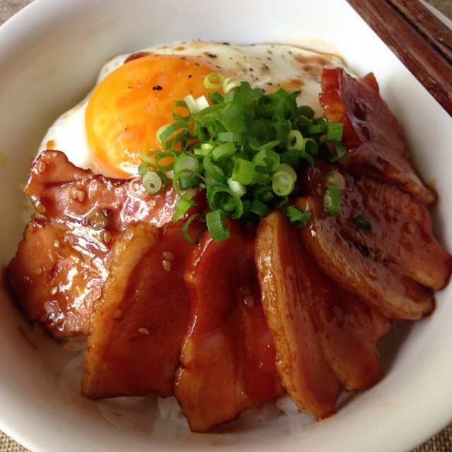 焼肉風 大人の厚切りベーコン丼 レシピ 作り方 By オマールえび子 クックパッド