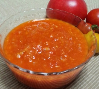 トマトソース　　　いろいろトマトを使っての写真