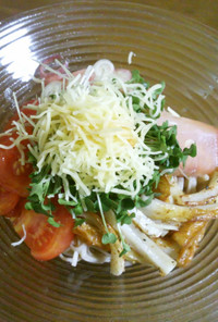 大蒜トマト蕎麦♪茗荷サーモン竹輪チーズで
