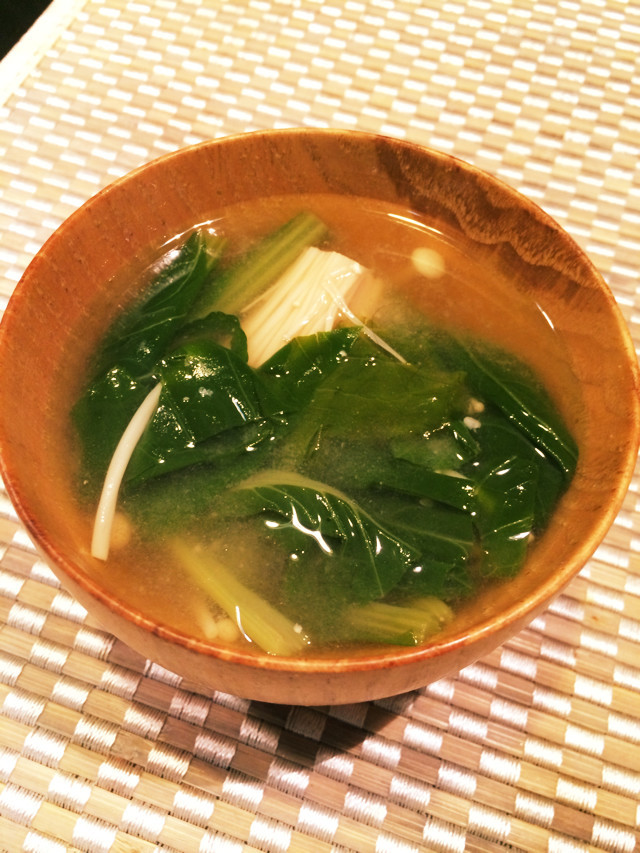 小松菜とえのきのお味噌汁の画像