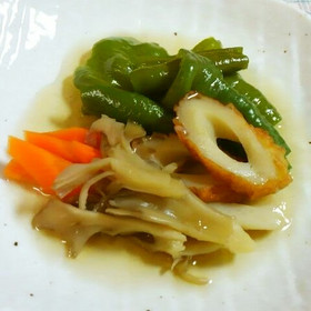 万願寺とうがらしと舞茸・竹輪の煮物♪