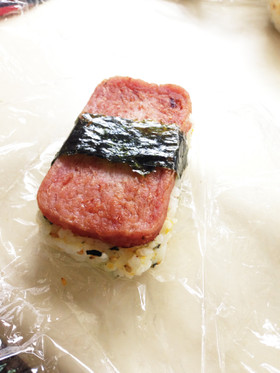 弁当にも☆ハワイのスパムおにぎり
