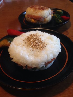 ココット型で♪ライスバーガー風おにぎり