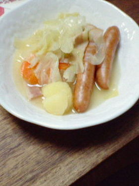 簡単美味しいキャベツとソーセージの煮込み