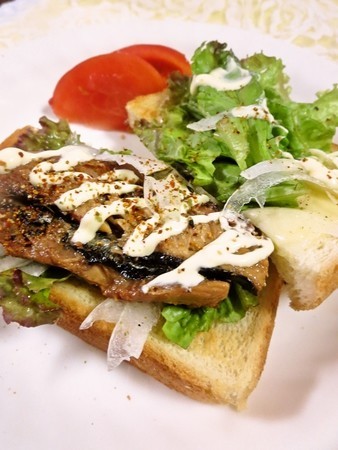 さんま蒲焼缶で✿栄養満点お手軽サンドの画像