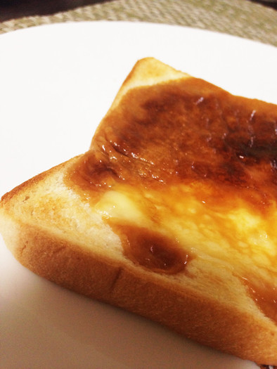食パンでおやつ☆キャラメルチーズトーストの写真