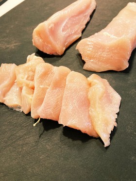 鶏ムネ肉は切り方次第でやわらかく♡