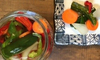 お酢で簡単☆カラフル野菜で自家製ピクルスの写真