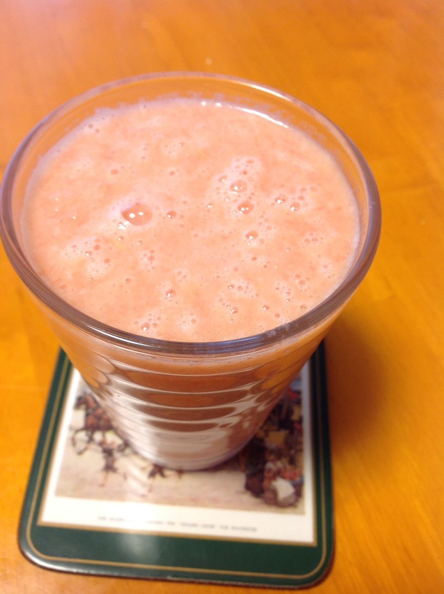 ピンクグレープフルーツ＆生姜のスムージーの画像