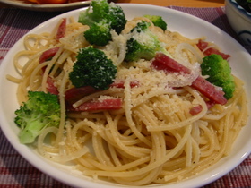 サラミとブロッコリーのパスタ