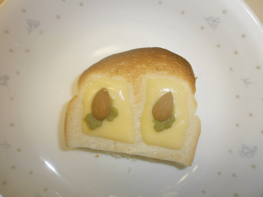 チーズアーモンドトーストわさび味の画像