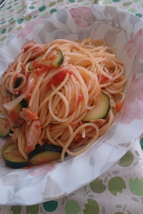 ズッキーニのトマトソーススパゲティの画像