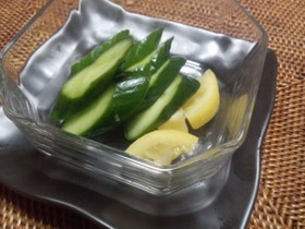塩レモンで浅漬け☆