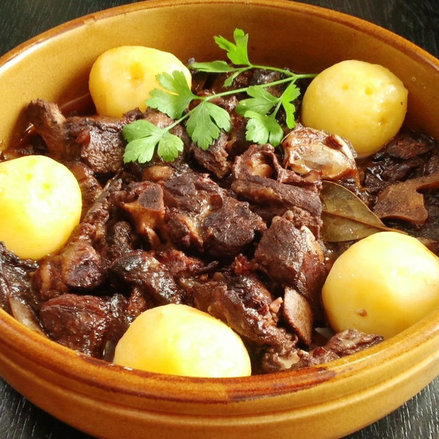 ポルトガルの ラム肉の赤ワイン煮込み レシピ 作り方 By Quegiro クックパッド