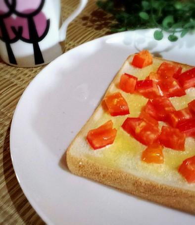 **トマトの簡単トースト**の写真