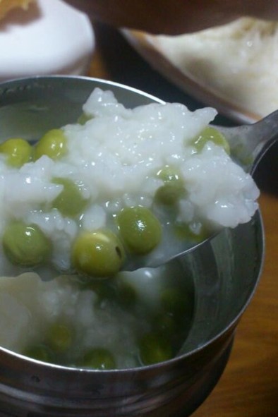 スープジャーで作るグリーンピース豆粥の写真