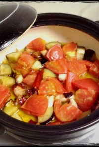 アヒージョ、土鍋で簡単！トマトたっぷり。