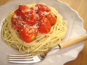 焼きプチトマトのごろりんパスタ