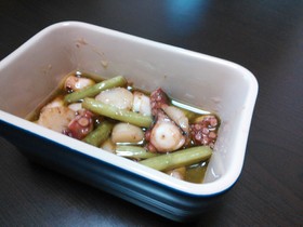タコとアスパラのアヒージョ