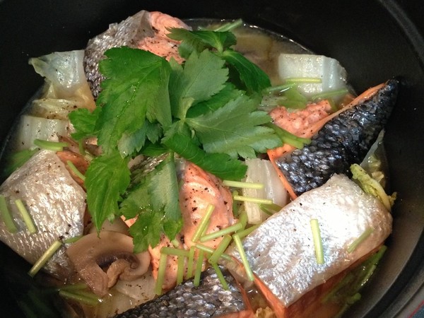 紅鮭と白菜のブレゼ(洋風蒸し鍋)