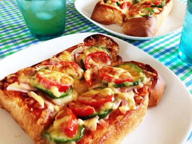 夏休み♪ランチに簡単野菜ピザトーストの写真
