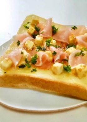 わさび醤油で♡生ハムのクリチトースト