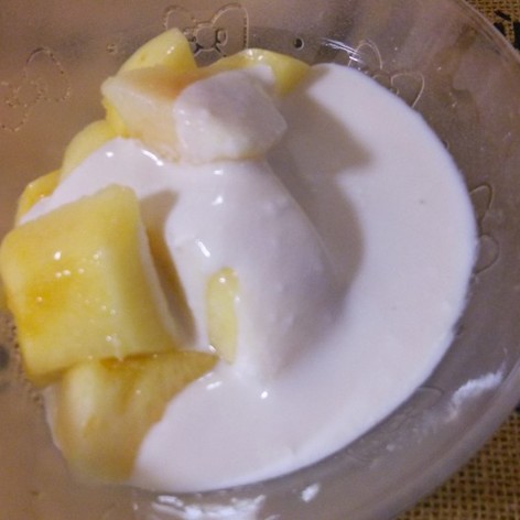 簡単すぎ…桃のカルピスヨーグルトソース