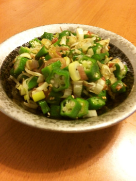 簡単美味しい。おくらと薬味の梅たたき