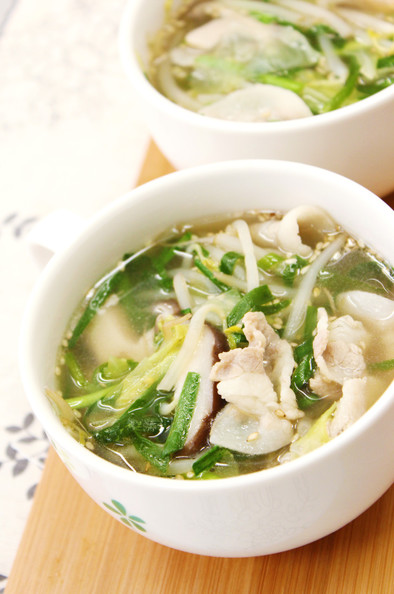 ダイエットや夜食に中華風食べるスープの写真
